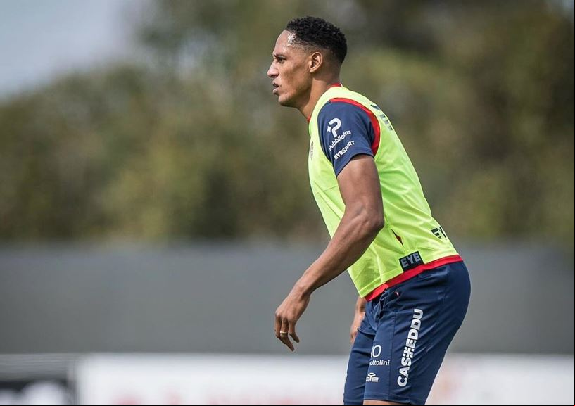 Yerry Mina - Cagliari Yerry Mina renovou seu contrato com o Cagliari