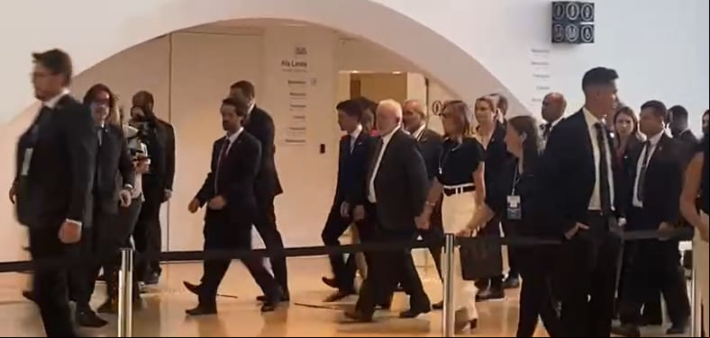 O presidente da República, Luiz Inácio Lula da Silva (PT), chegou ao Museu do Amanhã, no Rio de Janeiro, para liderar a Cúpula de Chefes de Estado do Mercosul