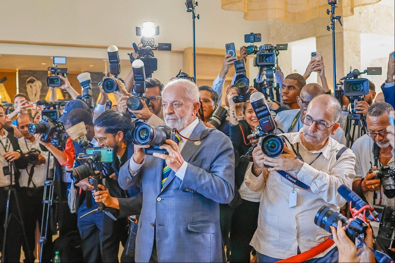 Presidente Lula O presidente Lula à frente de fotógrafos em evento no Palácio do Planalto