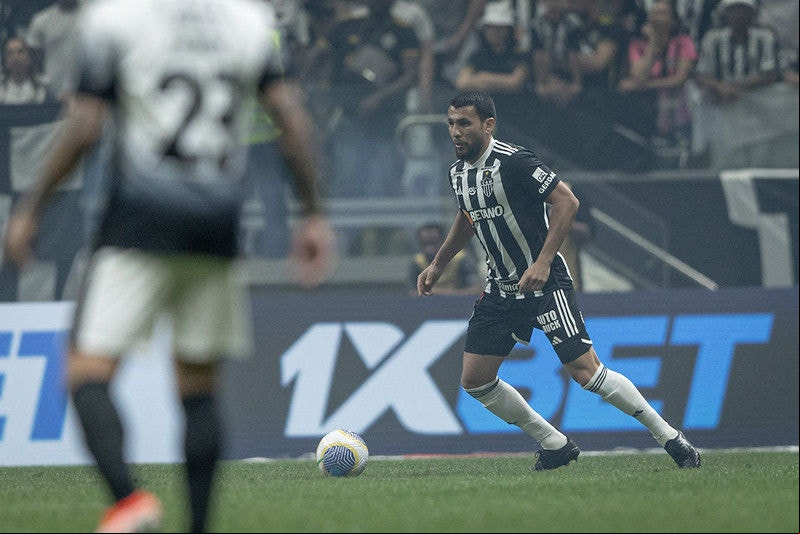 Junior Alonso em ação pelo Atlético diante do Corinthians na temporada ada