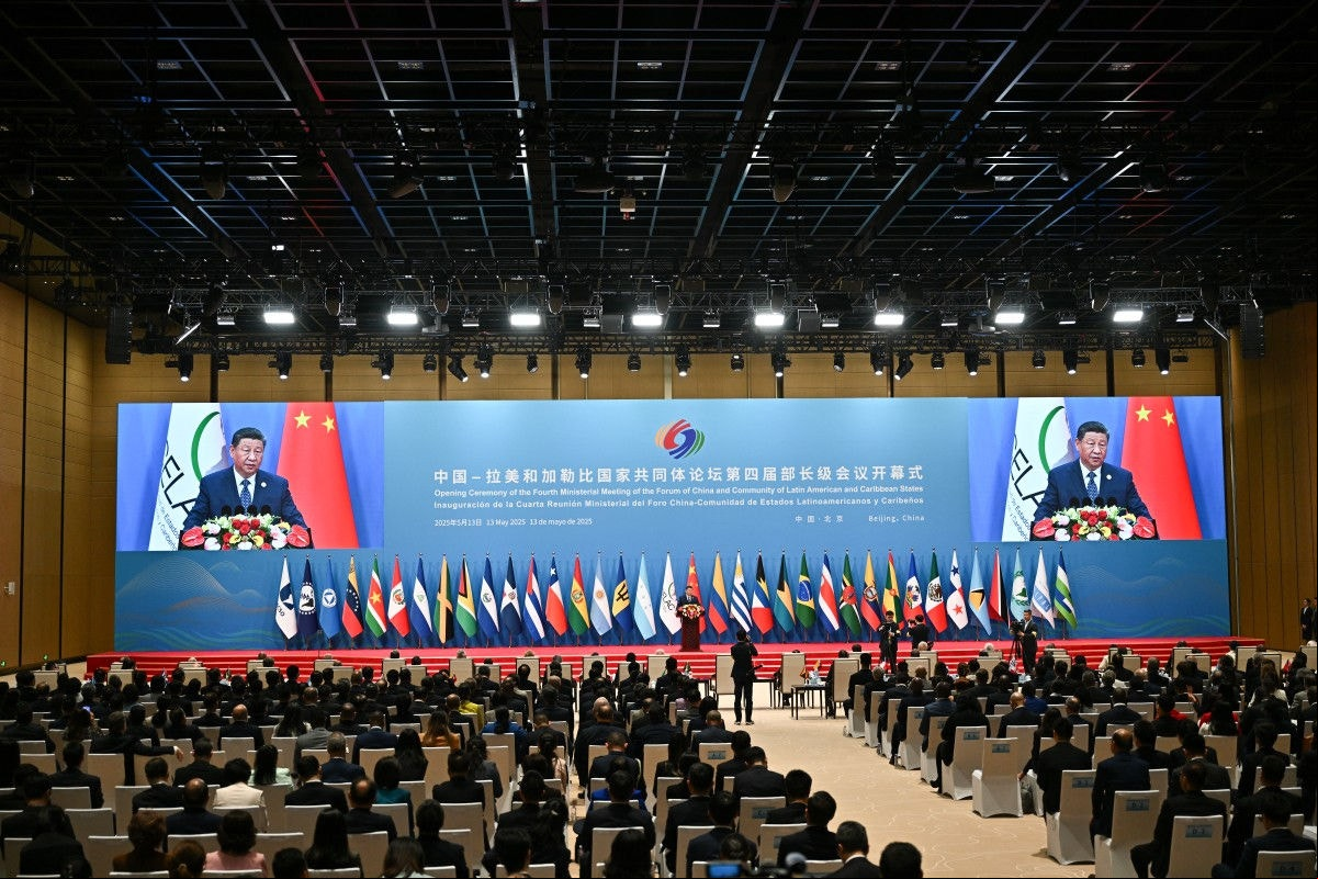 O presidente da China, Xi Jinping, discursa na reunião do Celac em Pequim (foto Pedro Pardo/AFP)